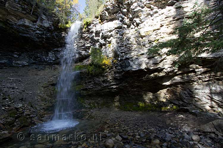 De kom van de Troll Falls in Bow Valley in Kananaskis Country