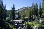 Een bruggetje over Kalso Lake in Kokanee Glacier Provincial Park