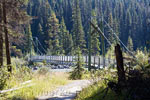 De hangbrug over de Kootenay River richting Dog Lake