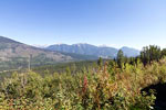 Uitzicht over de bergen tijdens de autorit door Kootenay National Park in Canada