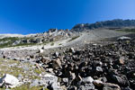 Hoge rotsen omringen de vallei van Stanley Glacier in Kootenay National Park