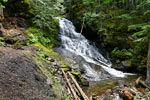 De waterval bij de oude mijn langs de Skagit Trail in Manning