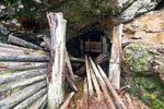 De ingang van de oude mijn langs de Skagit Trail in Manning Povincial Park