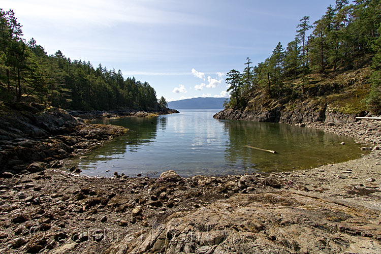 De baai van Francis Point Provincial Park aan de Sunshine Coast