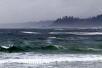 De ruige zee voor de kust van de Pacific Rim NP op Vancouver Island
