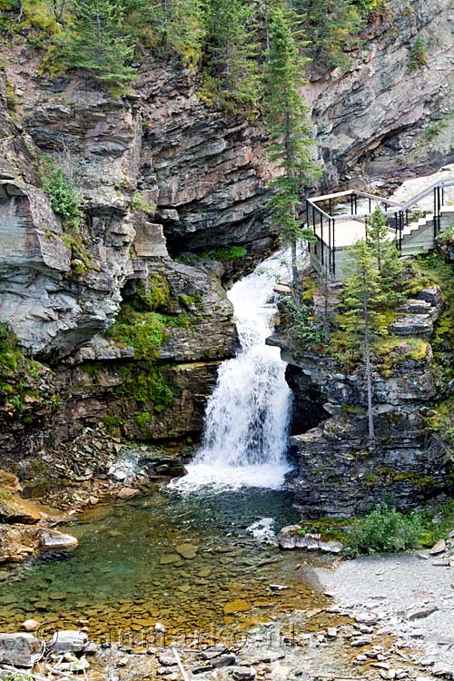 De Blakiston Falls vlakbij de Red Rock Canyon in Waterton Lakes National Park
