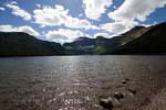 Een mooi uitzicht over Cameron Lake in Waterton Lakes National Park