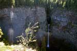 De valley van de Spahats Falls in Wells Gray Provincial Park in Canada