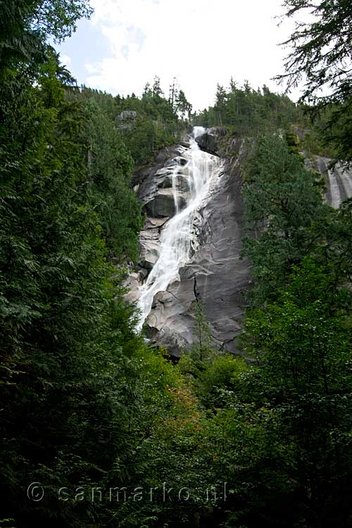 Tussen Vancouver en Whistler de Shannon Falls in Canada