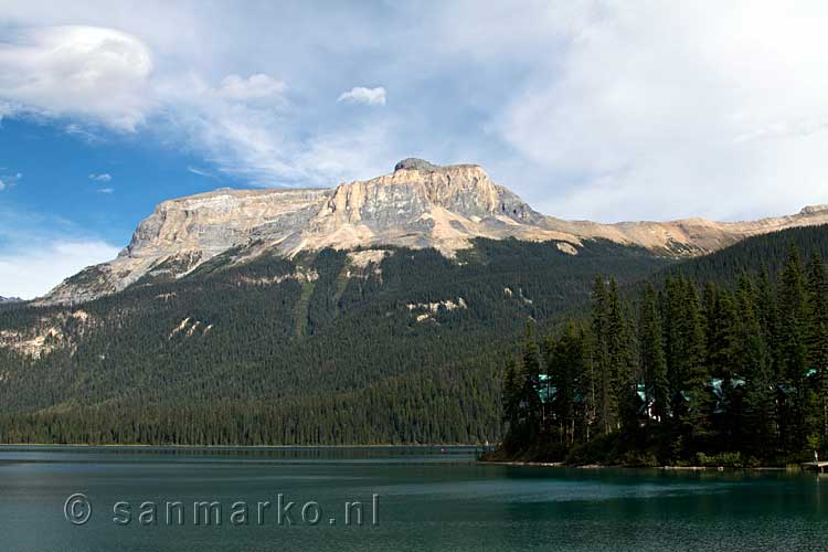 Wapta Mountain vanaf Emerald Lake in Yoho National Park