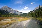 Langs Emerald Lake het uitzicht op Mount Ogden in Yoho National Park