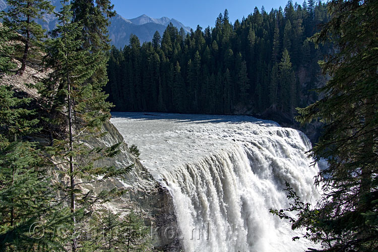 Vanaf het tweede uitzichtpunt een schitterend uitzicht over de Wapta Falls