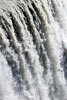 Een close up van het snelstromende water van de Wapta Falls
