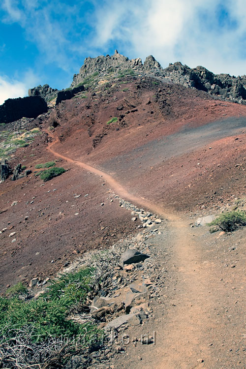 Uitzicht over het wandelpad richting Roque de los Muchachos