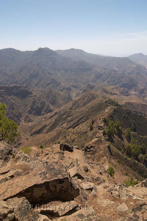 Vanaf het uitzichtpunt bij Altavista het uitzicht over het binnenland van Gran Canaria