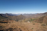 Roque Bentaiga met Tejeda in de voorgrond en de Teide in de achtergrond