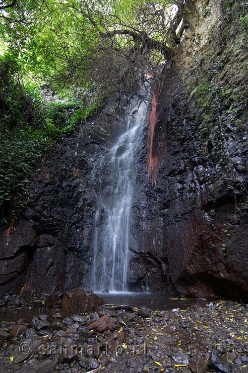 Waterval onderweg tijdens de wandeling door de Barranco de Mina