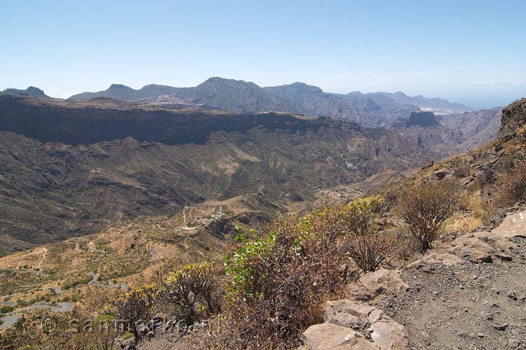 Uitzicht over Gran Canaria vanaf het wandelpad bij Roque Bentaiga 