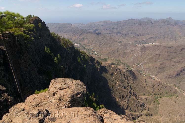 Uitzicht op de steile rotswanden tijdens de wandeling Montaña de Tauro op Gran Canaria