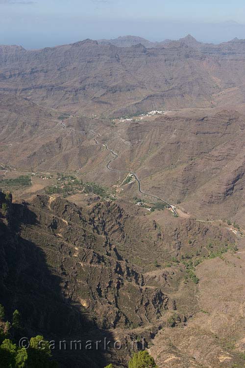 Vanaf Montaña de Tauro het uitzicht op de schitterende droge natuur van Gran Canaria