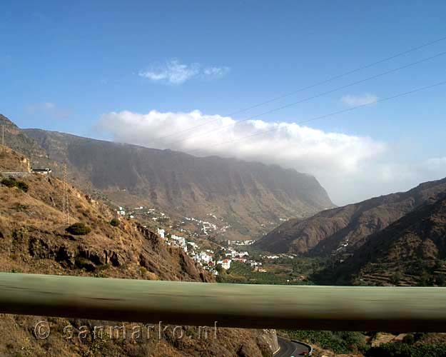 De steile bergwanden in het dal van Hermigua op La Gomera