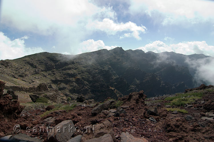 De rand van de krater van de oude vulkaan Caldera de Taburiente op La Palma