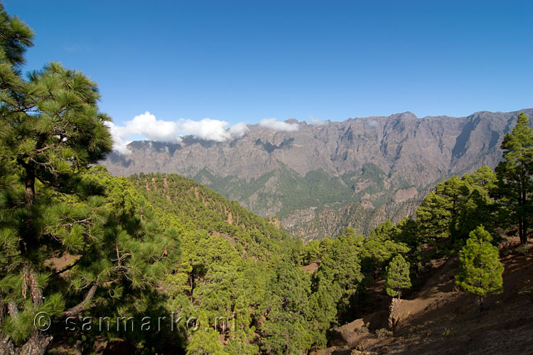 Vanaf het wandelpad  bij La Cumbrecita over de Caldera de Taburiente