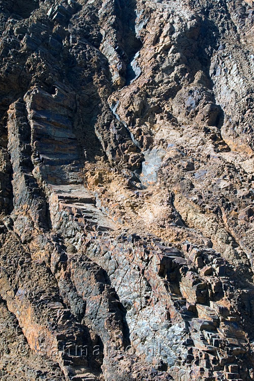 Gestold lava langs het wandelpad bij La Cumbrecita op La Palma