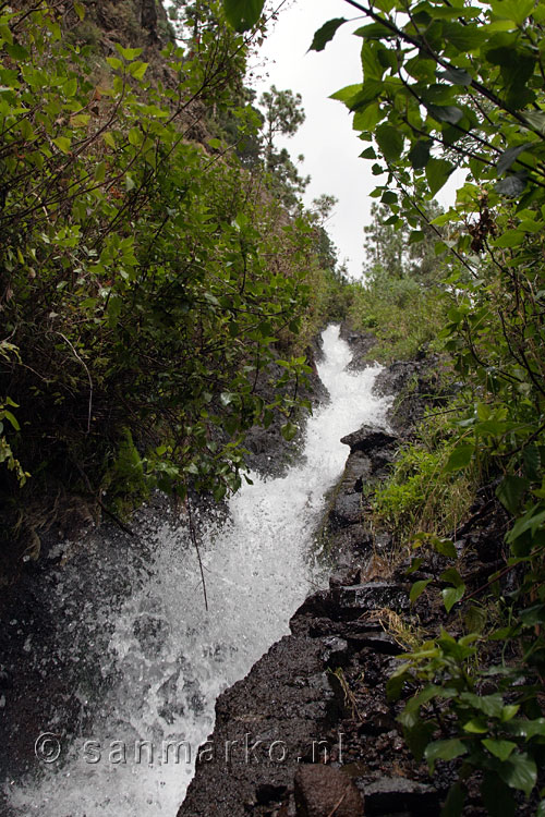 Schitterend uitzicht op de waterval Nacientes de Marcos op La Palma