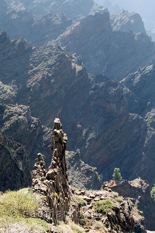 Het uitzicht over de Caldera de Taburiente vanaf Roque de los Muchachos op La Palma