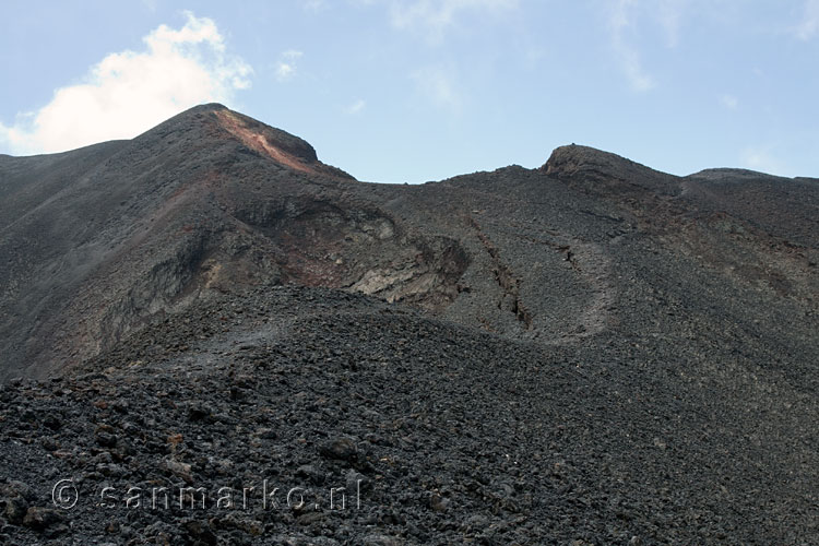 De krater van de Montaña del Fraile langs de Ruta de los Volcanes op La Palma