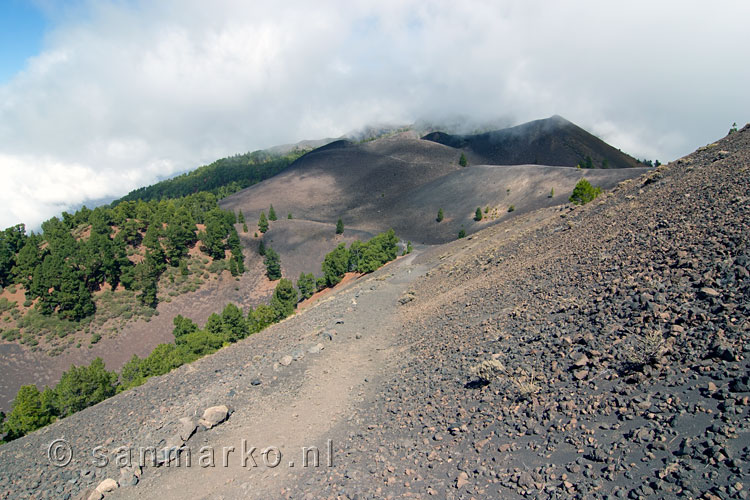 Uitzicht vanaf het wandelpad Ruta de los Volcanes op Refugio el Pilar