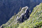 Grillige rotsen gezien vanaf het wandelpad naar Punta del Hidalgo in het Anaga gebergte op Tenerife