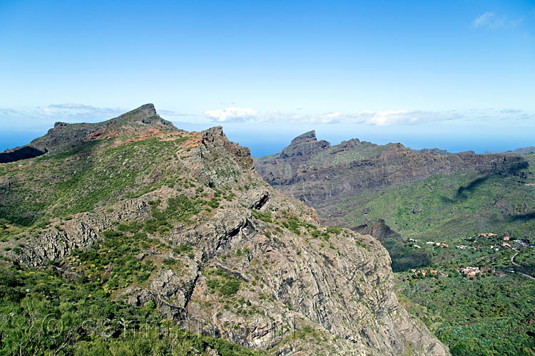 Roque de la Fortaleza gezien vanaf het wandelpad naar Roque de La Cabezaca bij Masca op Tenerife