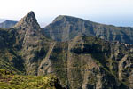 Groene grillige berghellingen bij Lomo de Tablado en Roque de La Cabezaca bij Masca op Tenerife