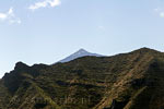 Heel af en toe zien we de top van El Teide tijdens de wandeling naar Lomo de Tablado en Roque de La Cabezaca