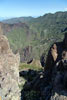 In een kloof in de bergwand een mooi uitzicht over het dal Masca op Tenerife
