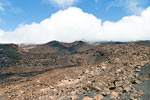 Vanaf het wandelpad uitzicht op de Las Cañadas en El Teide achter de wolken op Tenerife