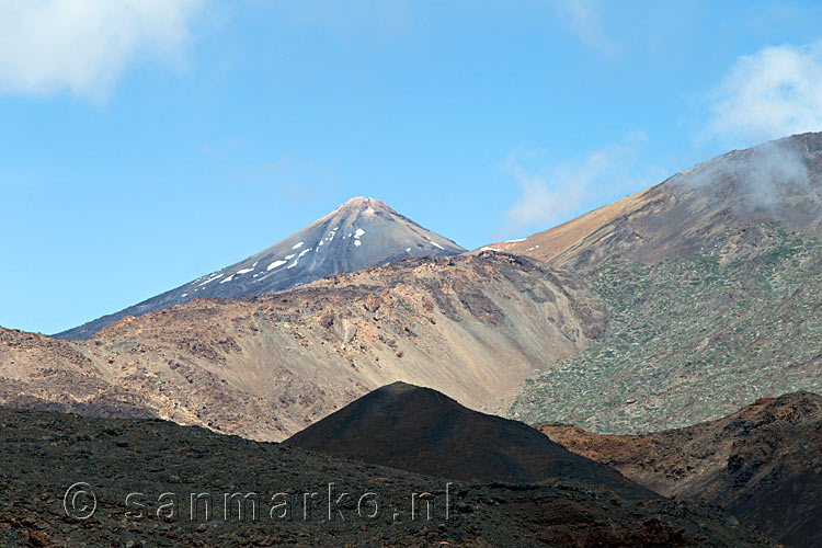 El Teide zonder wolken vanaf het wandelpad bij Montaña de la Botija op Tenerife in Spanje