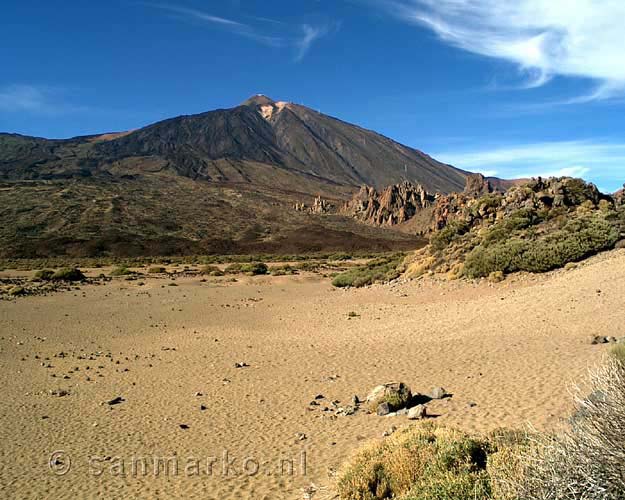 De Teide op Tenerife met op de voorgrond La Ruleta