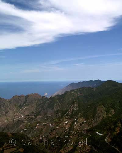 Schitterende blauwe lucht tijdens de wandeling bij Anaga op Tenerife
