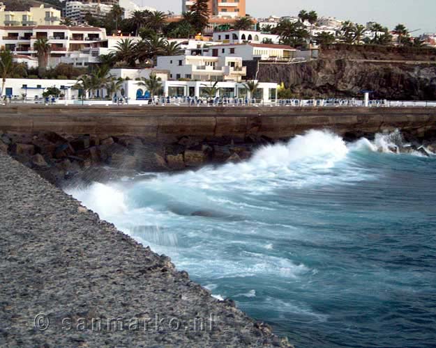 Uitzicht op de boulevard van Puerto de Santiago op Tenerife