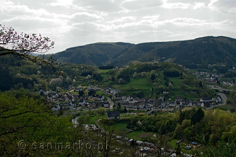 Het uitzicht over Altenburg vanaf het wandelpad