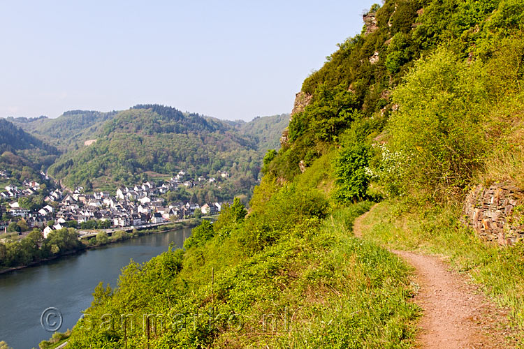 Het wandelpad met schitterende uitzichten over de Moezel bij Cochem