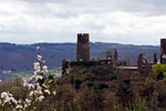 Burg Thurant vanaf Bleidenberg tijdens de wandeling Traumpfad Bleidenberger Ausblicke