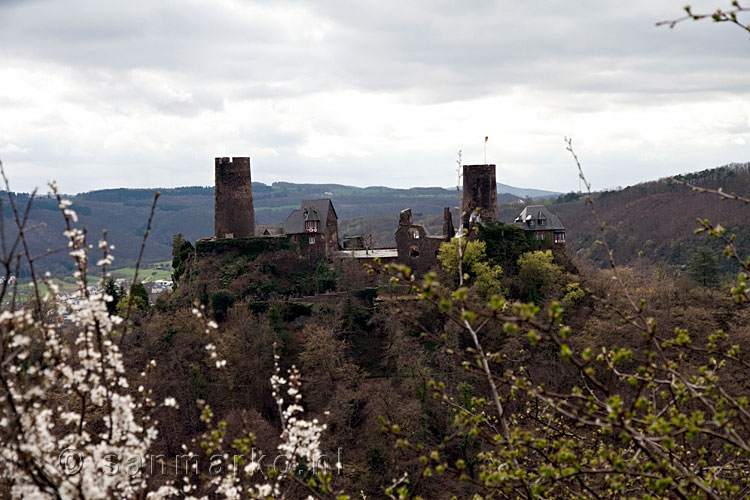 Burg Thurant vanaf Wallfahrtskirche Innenschiff