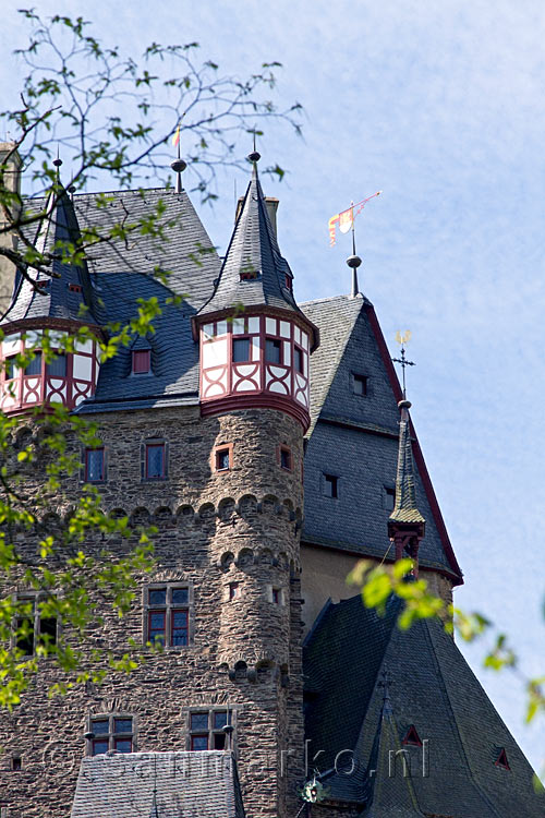 Nog een schitterend uitzicht op de Eltzer Burg in de Moezel in Duitsland