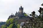 Uitzicht op Reichsburg Cochem vanaf waterkant bij de Moezel