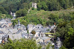 Uitzicht over Monschau vanaf de Jahrhundertweg bij Monschau in de Eifel