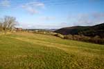 Het uitzicht over de Eifel op een bankje vlakbij Nohn vlakbij Adenau in Duitsland